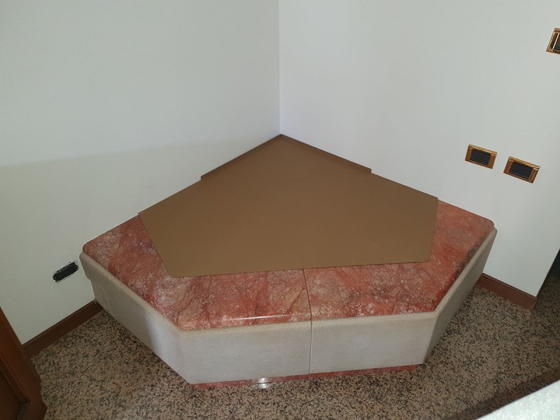 venturi basamento in marmo del  precedente caminetto rid